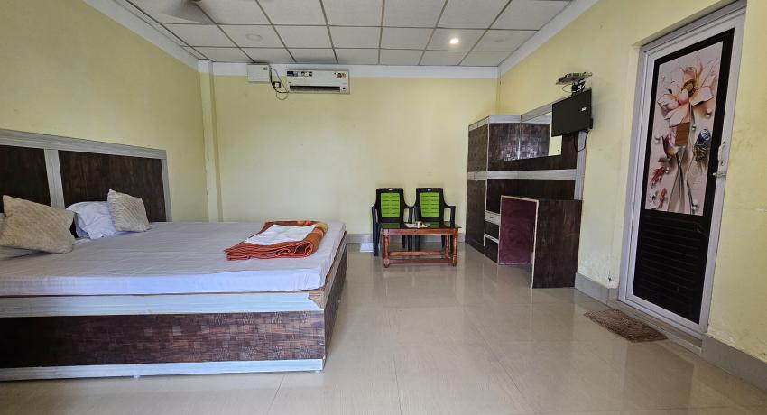 Single King Size Bed Non AC Room