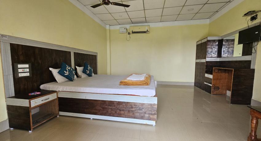 Single King Size Bed Non AC Room